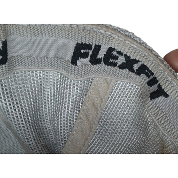 Puma Black Cap with Green Logo Flexfit Hat, Pre-owned - Picture 8 of 9